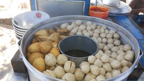 バリ島の庶民的屋台「バクソ屋台」とは？