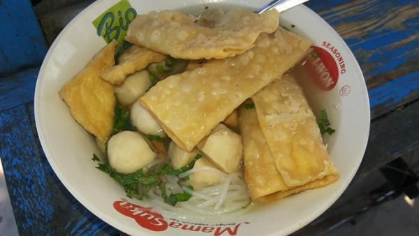 バリ島の庶民的屋台「バクソ屋台」とは？