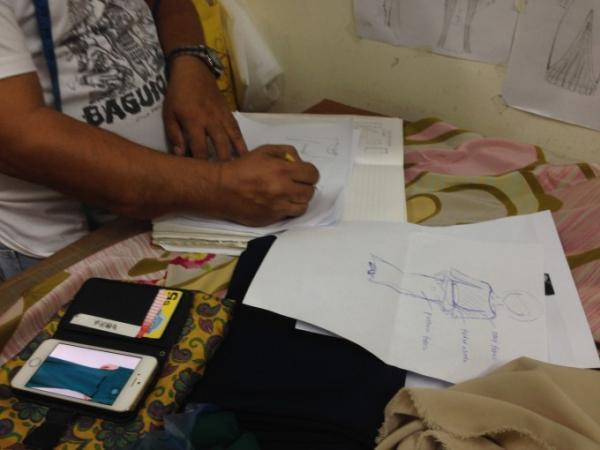 断食前にオーダーして作るブルネイ民族衣装