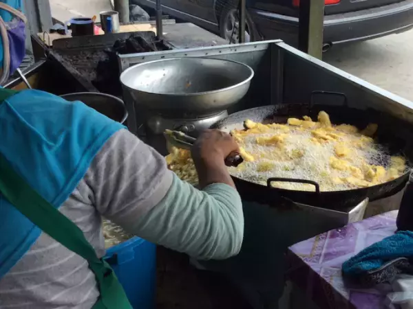 マレーシアでよく見かける揚げ◯◯◯！