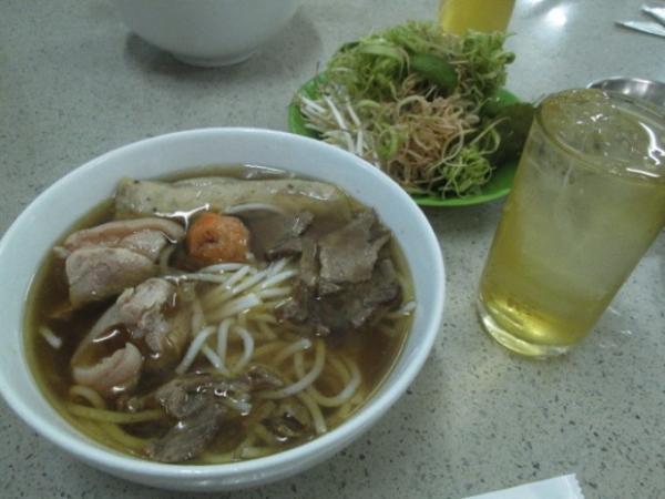 ホーチミン散策中のランチに訪れたい麺料理店