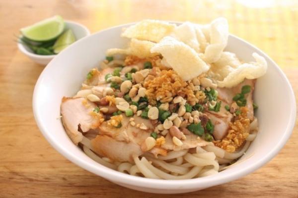 ホーチミン散策中のランチに訪れたい麺料理店