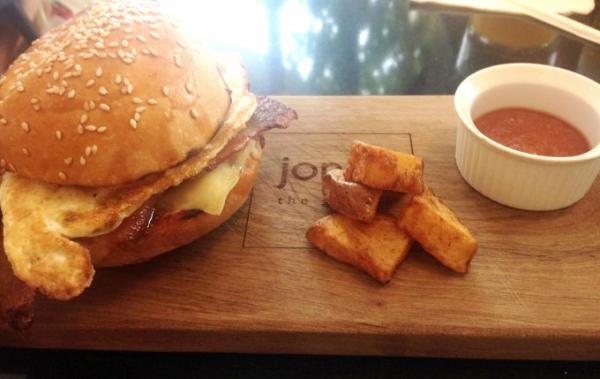 バンコクでNew Openの朝食メニューが自慢のレストラン