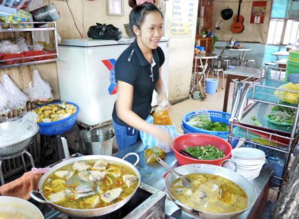 ベトナム中部ダナンで愛される麺料理「ブンチャーカー」
