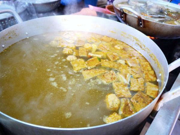 ベトナム中部ダナンで愛される麺料理「ブンチャーカー」