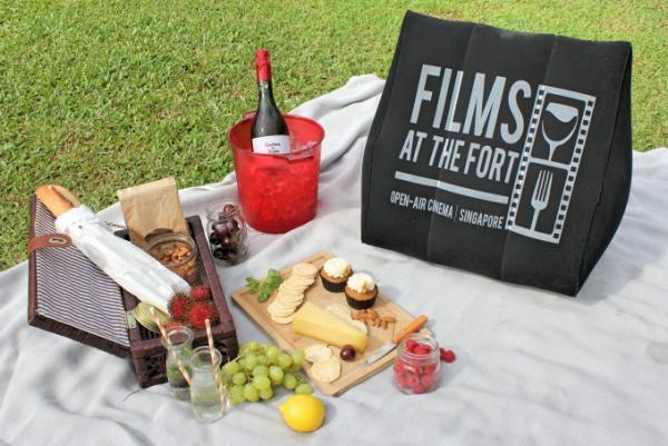 ワインと名作に酔いしれる！シンガポールで話題の野外映画祭