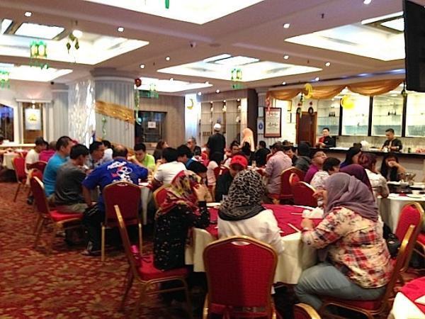 ラマダン（断食）期間だけ！深夜の飲茶食べ放題をブルネイで！