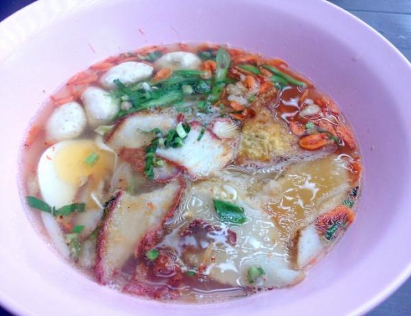 バンコクのオフィス街で人気の麺料理「クイッティアオ・スコータイ」