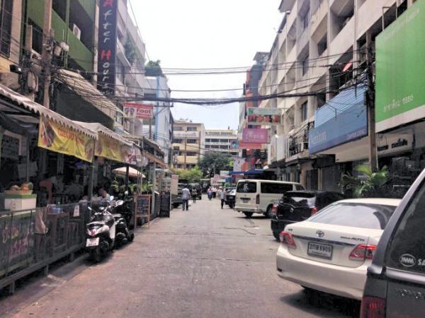 バンコクのオフィス街で人気の麺料理「クイッティアオ・スコータイ」