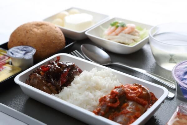 シンガポール航空の機内食に、伝統プラナカン料理が登場