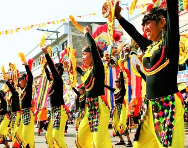 世界中から観光客が集まるフィリピン最大級の祭り