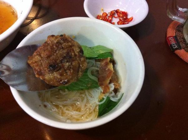 一度食べたら病み付き！ベトナムつけ麺「ブンチャー」