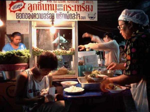 バンコクのバックパッカーの聖地「カオサン通り」の今