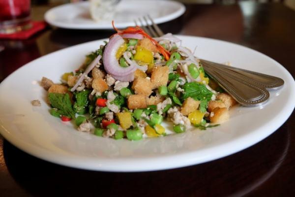 ヴィエンチャンで落ち着いてラオス料理を堪能できるレストラン