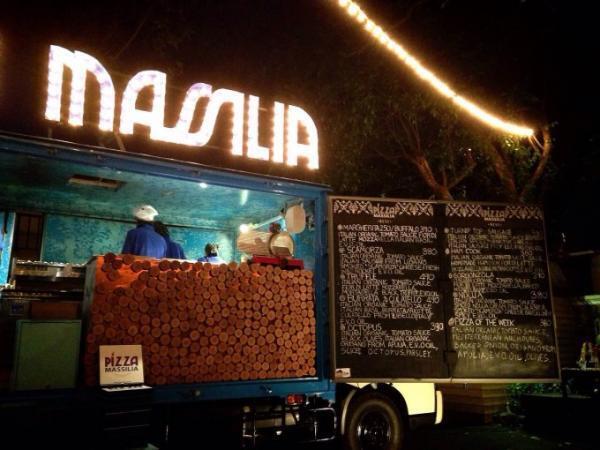 バンコクで人気！屋外ピザレストラン「Pizza Massilia(ピザ・マッシリア)」