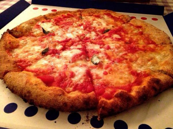 バンコクで人気！屋外ピザレストラン「Pizza Massilia(ピザ・マッシリア)」