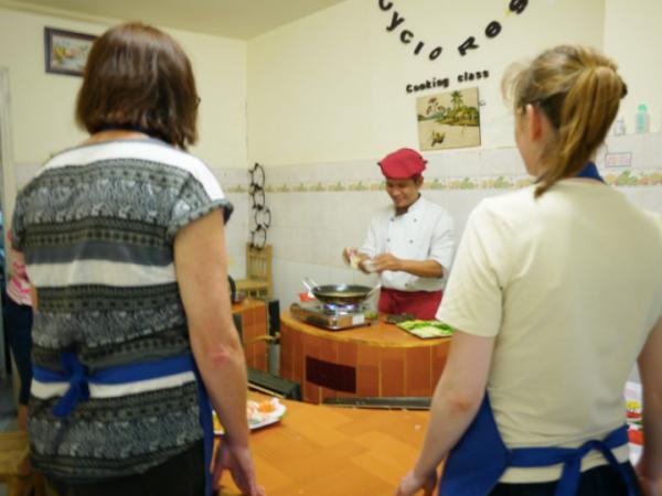 シクロがお迎え！ホーチミンのアットホームなベトナム料理教室へ