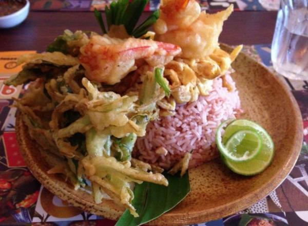 空芯菜を使ったメニューが自慢！タイ料理店「Pak-Boong」