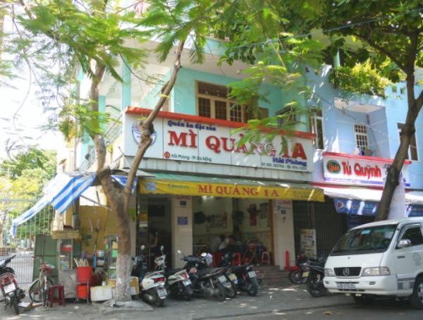 ベトナム・ダナンのご当地料理、汁なし和え麺「ミークワン」