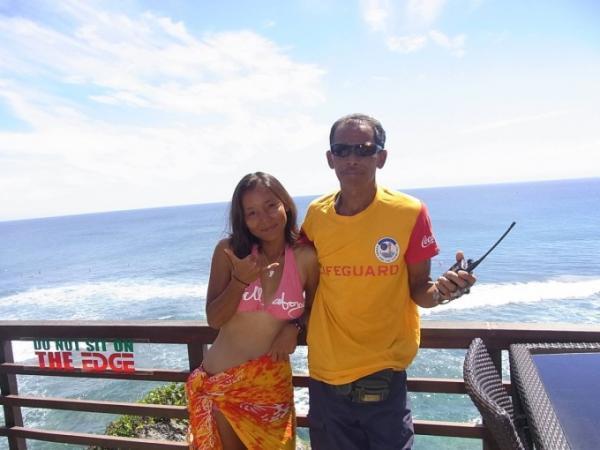 世界トップクラスのサーファーと挑む！バリ島ウルワツの波