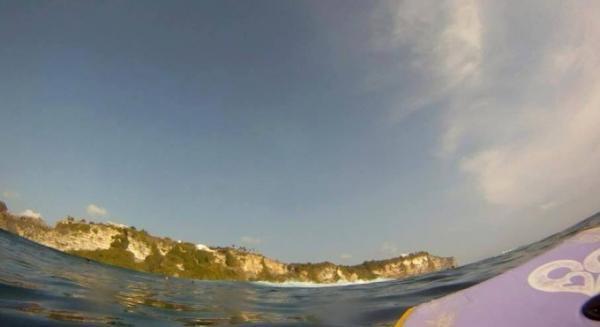 世界トップクラスのサーファーと挑む！バリ島ウルワツの波