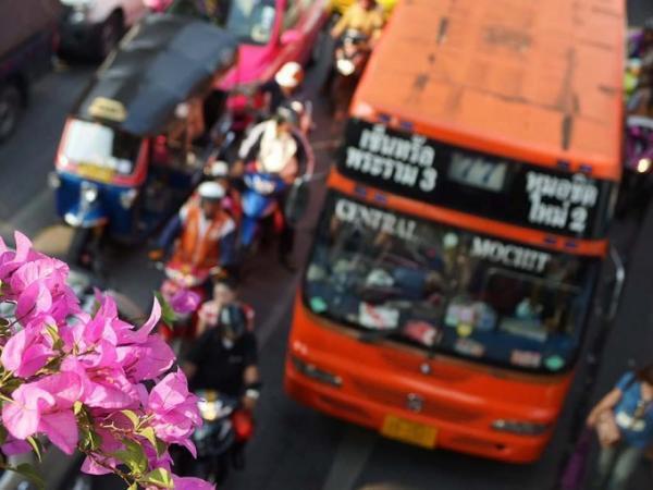 バンコクを縦横無尽にバスは走るよ何処までも…