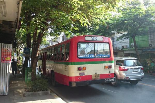 バンコクを縦横無尽にバスは走るよ何処までも…