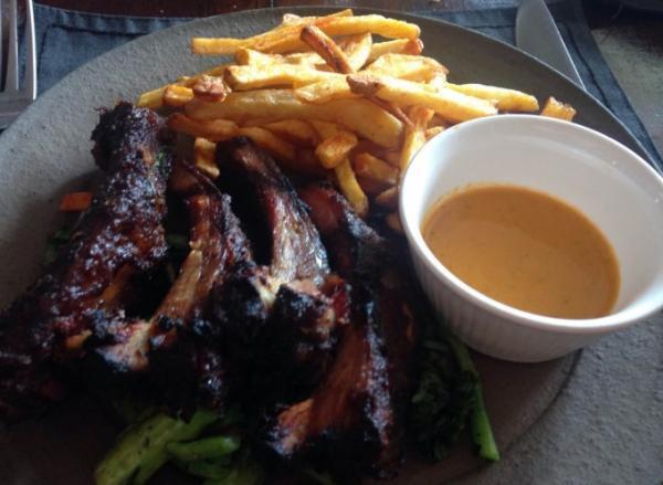 お値打ちランチが人気！ラオス・ビエンチャンのスペイン料理店