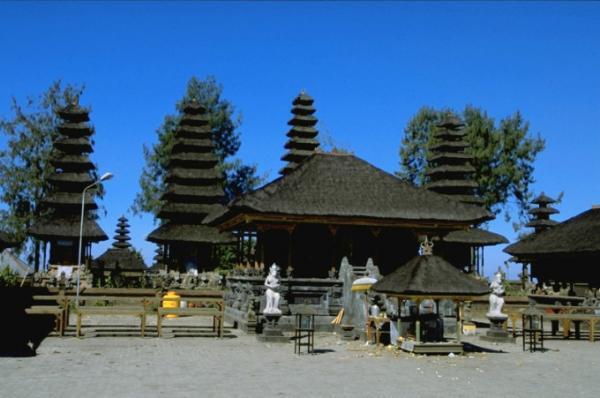 神々の棲むインドネシアの島々に点在する世界文化遺産