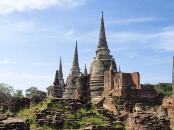 アユタヤの象徴的寺院「ワット・プラ・シーサンペット」