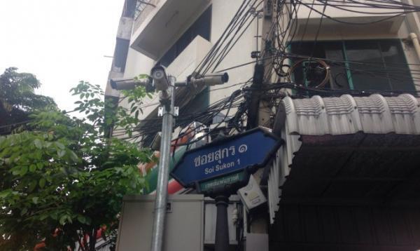 タイの庶民の味！バンコクで人気のカオムーデーン専門店