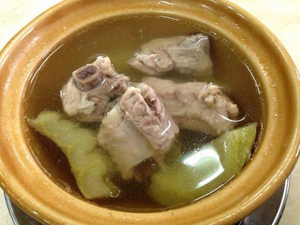 タイの庶民の味！バンコクで人気のカオムーデーン専門店