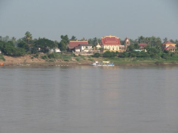 国際列車で国境を越える！タイからラオスへの旅