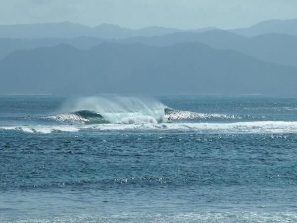 スンバワ島 極上波の宝庫「レイキーピーク」に挑む