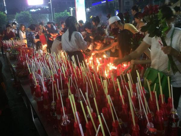 恋するバンコク女子が集合！恋愛の神様は木曜日夜に……