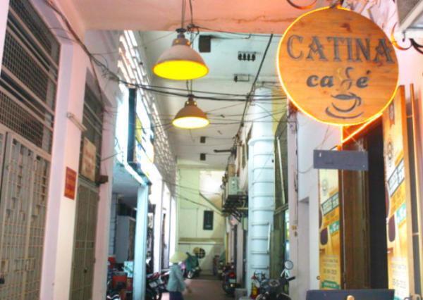 隠れ家カフェが集まるホーチミンの古いアパートメントに注目