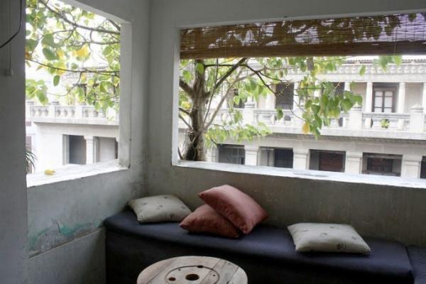 隠れ家カフェが集まるホーチミンの古いアパートメントに注目