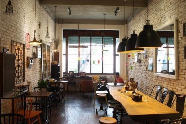 隠れ家カフェが集まるホーチミンの古いアパートメントに注目