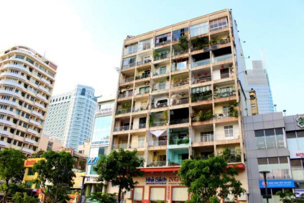 隠れ家カフェが集まるホーチミンの古いアパートメントに注目