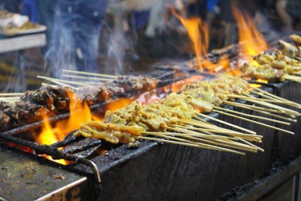 シンガポール最大級の屋台村「ラオ・パ・サ」で世界の味を食べ尽くす！
