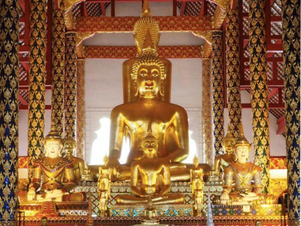 夕暮れ時に訪れたいチェンマイの寺院「ワット・スアン・ドーク」