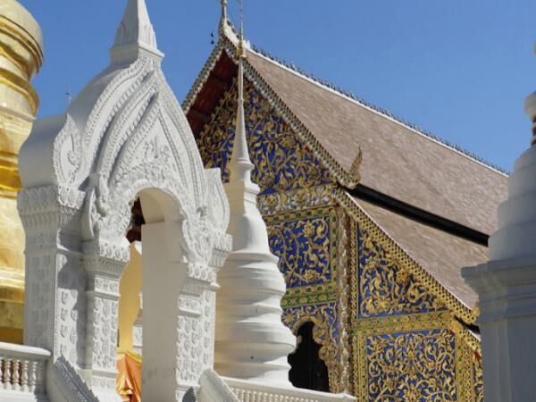 夕暮れ時に訪れたいチェンマイの寺院「ワット・スアン・ドーク」