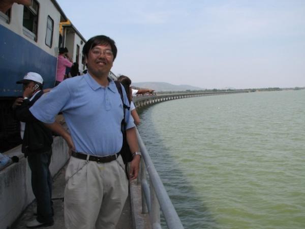 ひまわり畑に臨時停車！バンコク発「ひまわり列車」の旅