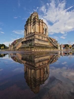 チェンマイ旧市街の中心に佇む巨大仏塔「ワット・チェディルアン」
