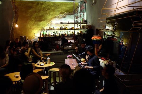 バンコク話題の新スポットでタイ伝統音楽と酒を楽しめるBAR
