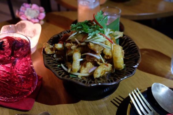 バンコク話題の新スポットでタイ伝統音楽と酒を楽しめるBAR