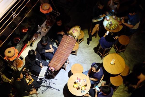 バンコク話題の新スポットでタイ伝統音楽と酒を楽しめるBAR