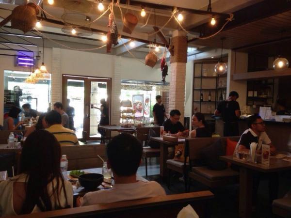 ラヨーン産のシャコを思いっきり堪能！バンコクのシーフード食堂