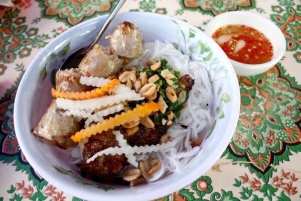 ベトナム料理に欠かせない調味料「ヌクマム」とは？
