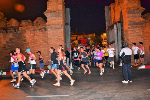 タイの古都でスマイルランニング「チェンマイマラソン」開催